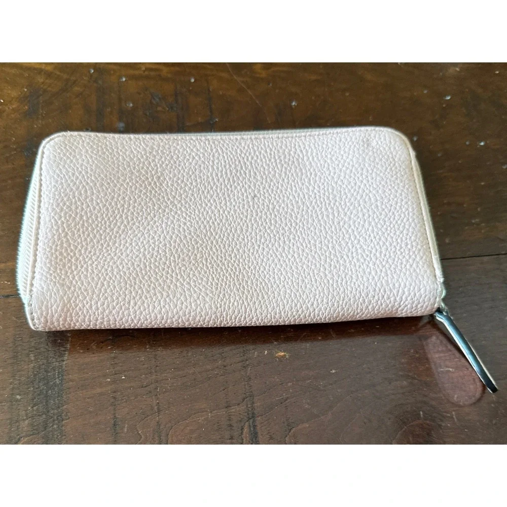 Guess Laurel Pebbled Pink Zip-Around Wallet Pop Of Color For Spring & Summer‎